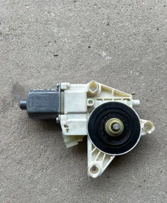 Mercedes-Benz C W204 Front door window regulator motor A2048200242 971218100