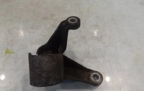 Alfa Romeo 147 Engine mounting bracket