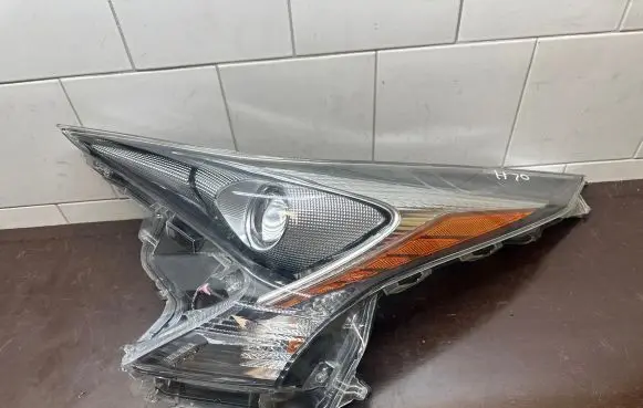 Toyota Prius (XW50) Headlight/headlamp
