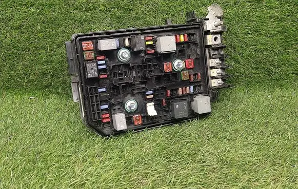 Chevrolet Cruze II Power management control unit 42571924