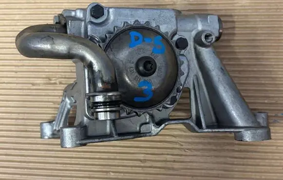 Audi A4 S4 B7 8E 8H Oil pump 059115105G 670815781
