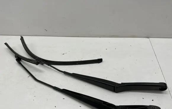 Skoda Karoq Front wiper blade arm 577955409B 577955410A