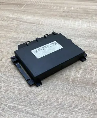Mercedes-Benz E W211 Antenna control unit A0215450732 5WK33907