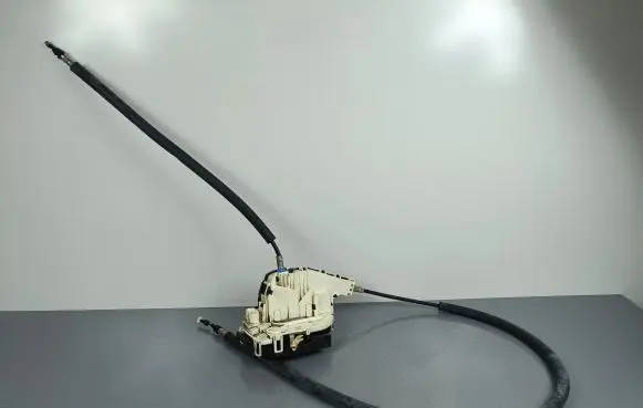 Maserati Quattroporte Front door lock 670100894