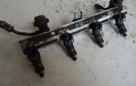 Honda CR-V Fuel main line pipe