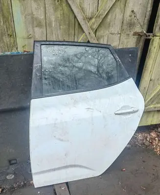 KIA Venga Rear door