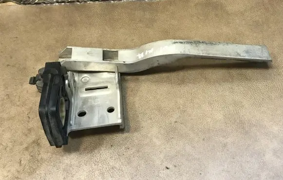 BMW 7 F01 F02 F03 F04 Radiator support slam panel bracket 7186514