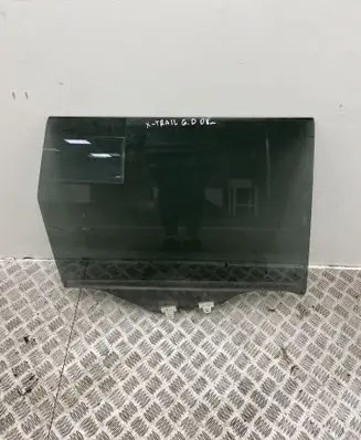 Nissan X-Trail T31 Rear door window glass