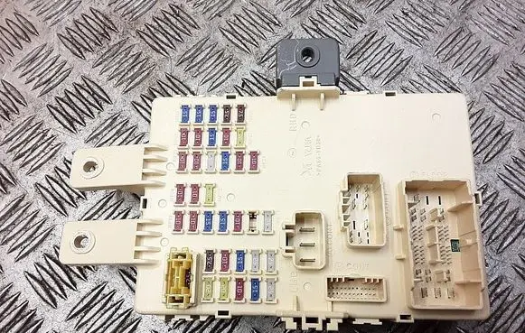 KIA Sportage Fuse module 919503w040