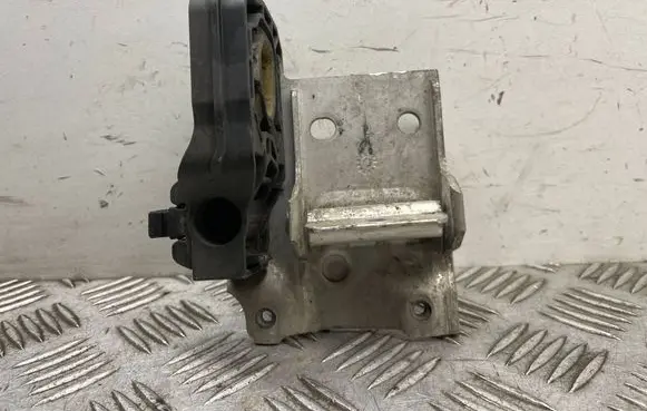 BMW 5 F10 F11 Radiator mount bracket 7186513 7207151 7211161