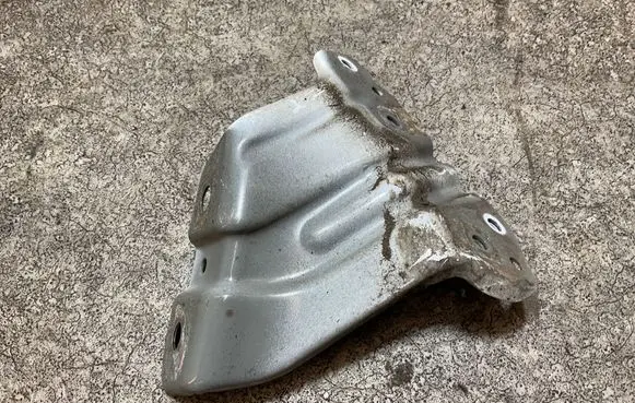 MG MG4 ev Fender mounting bracket