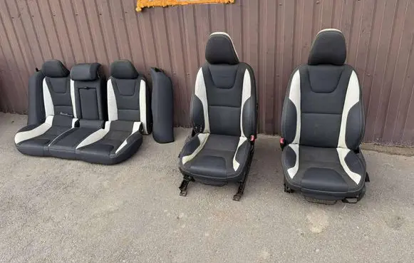 Seat set