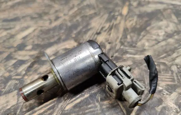 Land Rover Discovery 4 - LR4 Camshaft vanos timing valve 8W936D255AA
