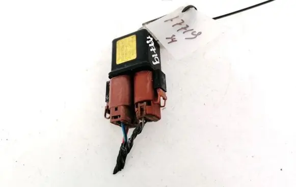 Nissan Pathfinder R51 Glow plug pre-heat relay 25237EB300 2738144