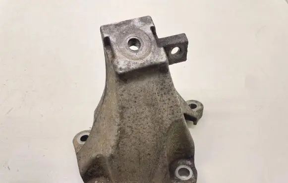 Audi A6 S6 C6 4F Engine mounting bracket 4F0199308N