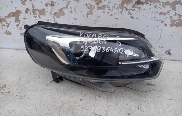Opel Zafira Life Headlight/headlamp 9832836480