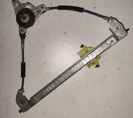 Rear door manual window regulator