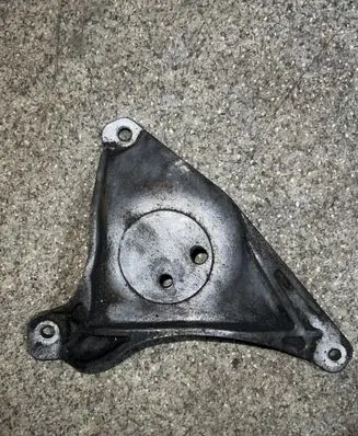 BMW 5 E39 Engine mounting bracket 1096080
