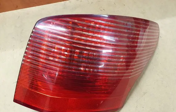 Peugeot 407 Rear/tail lights 25610202