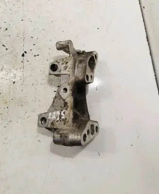 Peugeot 308 SW Engine mounting bracket 9681861680