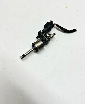 Volkswagen Polo VI Fuel injector 