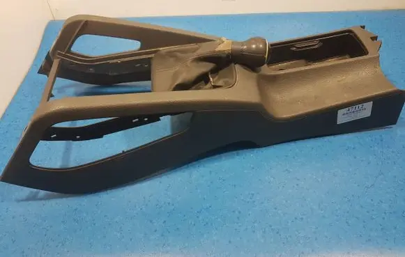 Volkswagen Golf V Center console