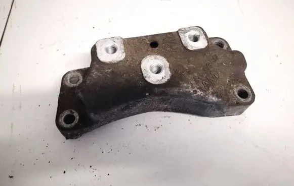 Volkswagen PASSAT B7 Engine mounting bracket 1k0199117