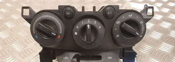 Mazda 2 Climate control unit