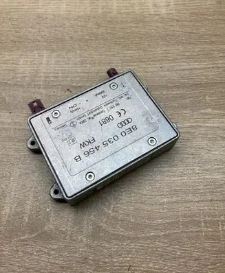 Audi A4 S4 B6 8E 8H Aerial antenna amplifier 8E0035456B