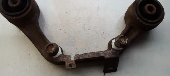 Nissan X-Trail T30 Engine mount bracket 554768h505