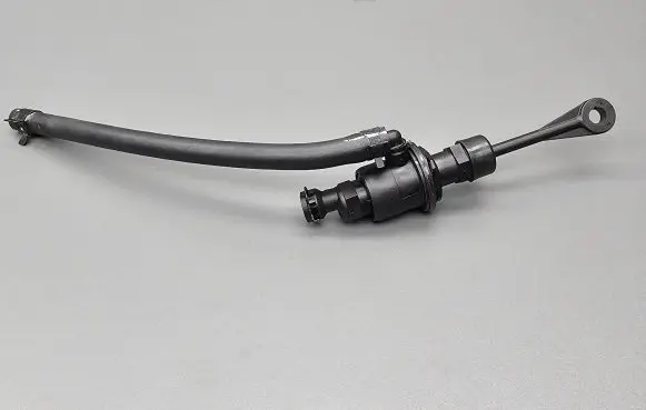 Hyundai i30 Clutch master cylinder MD73631