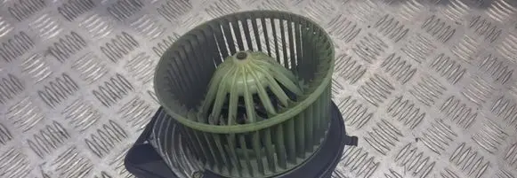 Volkswagen PASSAT B5.5 Heater fan/blower 8D1820021 740221233F