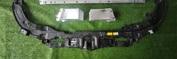 Land Rover Evoque II Radiator trim k8d2-16e165-aa