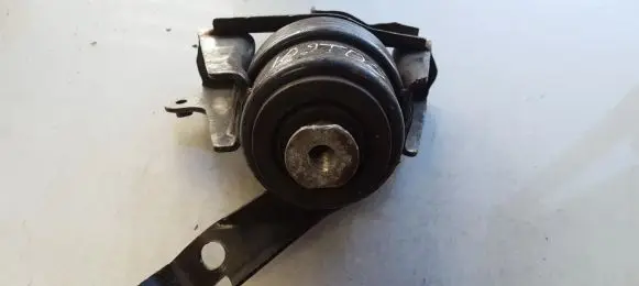 Engine mount bracket