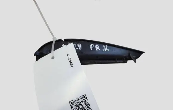Volkswagen Golf V Wiper trim 1K5819447