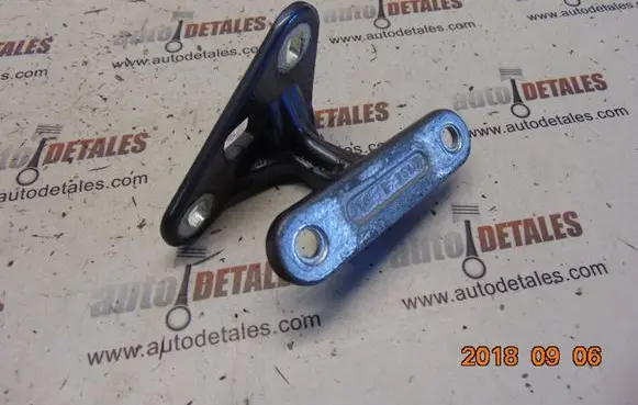 Mercedes-Benz E W211 Front door lower hinge 