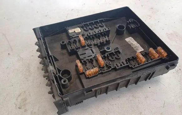 Skoda Octavia Mk2 (1Z) Fuse module 1K0937125A