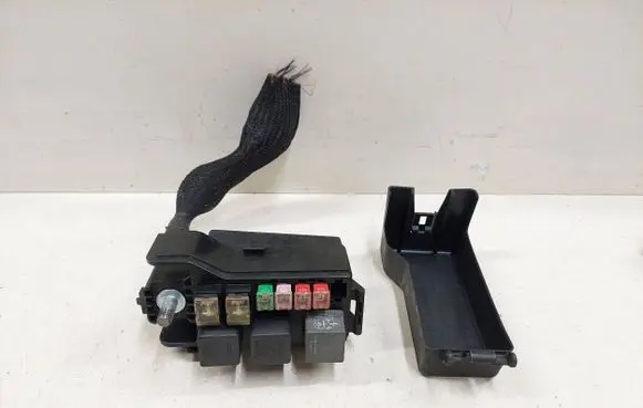 Chrysler PT Cruiser Fuse module 16238NA1 71549005