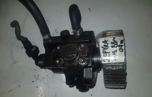 Opel Zafira B Fuel injection high pressure pump 0445010155