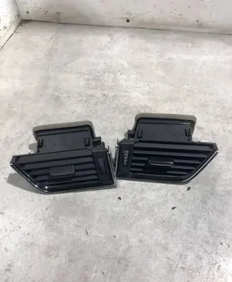 Skoda Octavia Mk3 (5E) Dashboard side air vent grill/cover trim 5E0819702C 5E0819701C