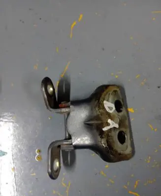 Nissan Note (E11) Front door lower hinge