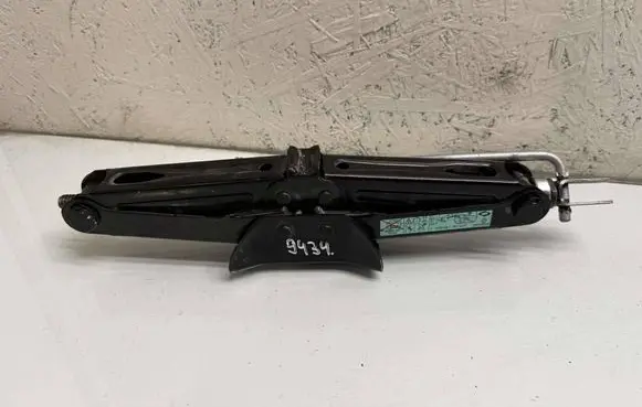 Dacia Sandero II Lift Jack 995509264R