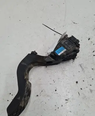 Audi A4 S4 B5 8D Accelerator throttle pedal 8D1723523G