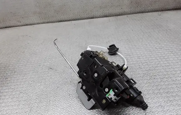 Audi A4 S4 B6 8E 8H Front door lock E6010142