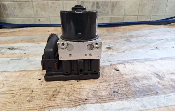 Opel Zafira B ABS Pump 00404674E1