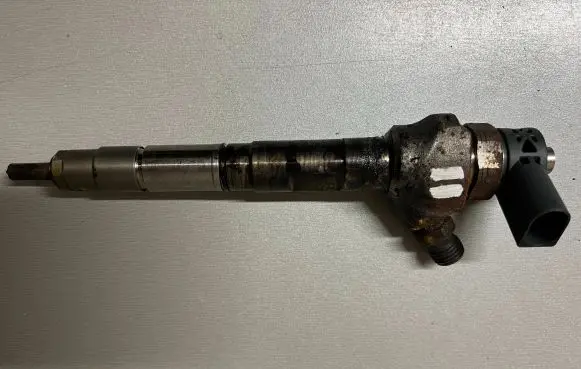 Volkswagen PASSAT B8 Fuel injector 04L130277AC 0445110469