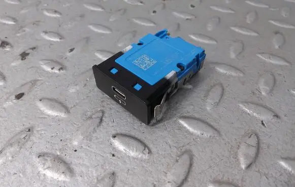 BMW X1 U11 USB socket connector 84105B51C70 5B51C70