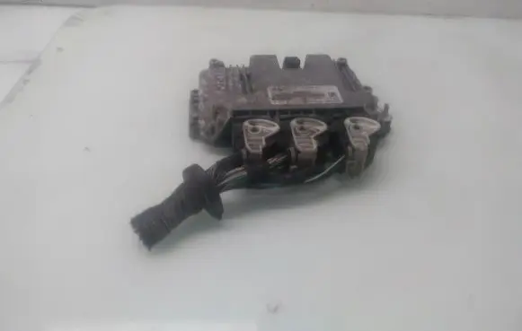 Ford Focus Engine control unit/module 6M5112A650