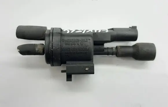 Mercedes-Benz E W212 Turbo solenoid valve A0025401497