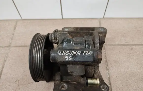 Renault Laguna I Power steering pump 26044897 7700830787F 7700840648C